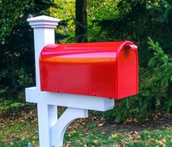 red mailbox 红色的邮箱
